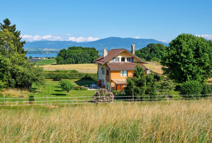 Maison de charme avec vue sur le lac et un jardin de 2000m2
