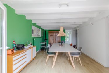 Maison de charme avec vue sur le lac et un jardin de 2000m2