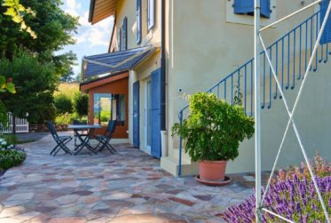 Maison de charme avec vue sur le lac et un jardin de 2000m2