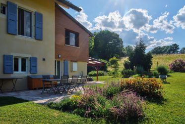 Maison de charme avec vue sur le lac et un jardin de 2000m2