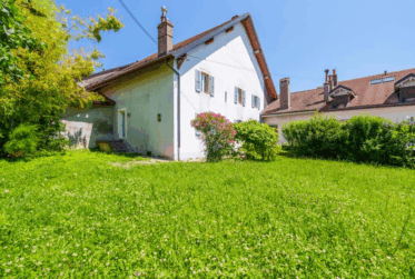 Maison de village au calme avec grand espace de stockage