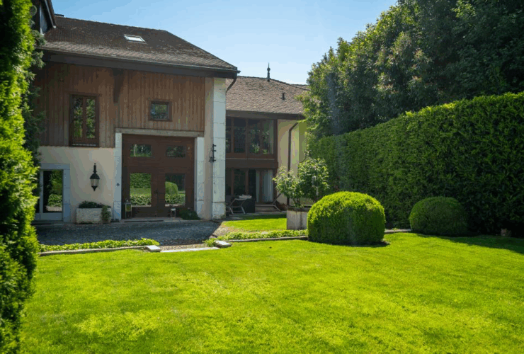Magnifique maison de village renovée avec 8 chambres.