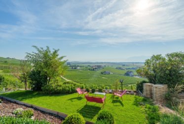Maison de village rénovée avec une magnifique vue et une piscine