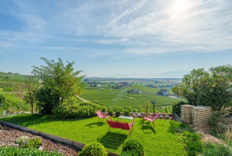 Maison de village rénovée avec une magnifique vue et une piscine