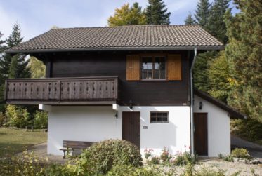 CHALET INDIVIDUEL AVEC JARDIN ET VUE DÉGAGÉE EN DDP
