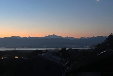 Chalet avec une vue spectaculaire lac & Alpes au calme.