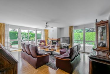 Belle villa jumelée avec piscine – Quartier résidentiel recherché