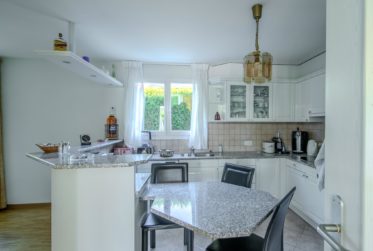 Belle villa jumelée avec piscine – Quartier résidentiel recherché