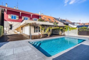 8 Rooms Maison, Maison villageoise