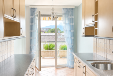 Exclusivité: Situé dans un quartier rechercher,, belle appartement traversant orienté Plein Sud